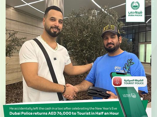 thumbnail_Dubai-Police-returns-AED-76,000-to-Tourist-in-Half-an-Hour-1704204904442