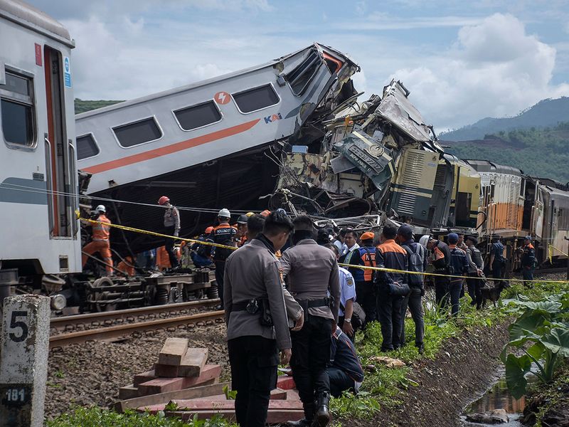 Indonesia_Train_Crash_21980--0584f