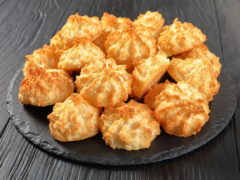 Easy coconut macaroon recipe 