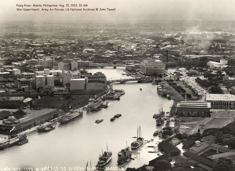 A view of Pasig River in the 1930s. The photo caption reads: “Pasig River, Manila, Philippines Aug. 15, 1932, 10am”.