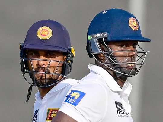 Sri Lanka's Angelo Mathews (R) and Dinesh Chandimal run between the wickets
