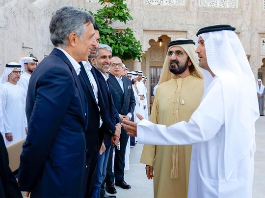Sheikh Mohammed meets with local dignitaries, senior officials, heads of government entities, businessmen at Al Shindagha Majlis