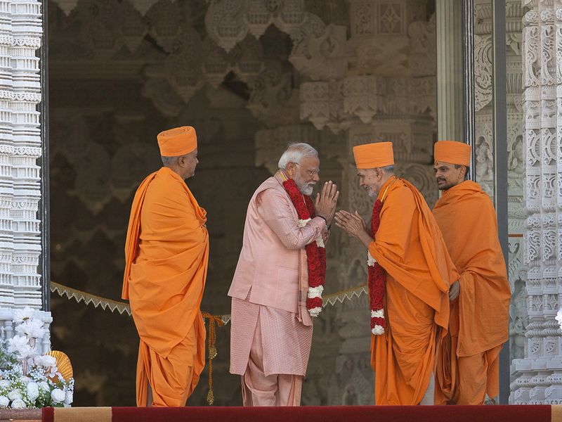 Modi with Pujya Guruhari Mahant Swami Maharaj and Brahmavihari Swami at the temple’s inauguration 