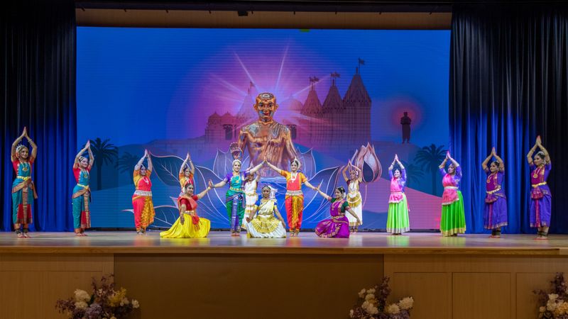 Bharatnatyam dance performed at BAPS Hindu Mandir in Abu Dhabi during Day of Inspiration._6-1708690474634