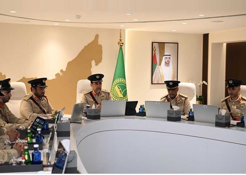Lieutenant General Abdullah Khalifa Al Marri (centre)