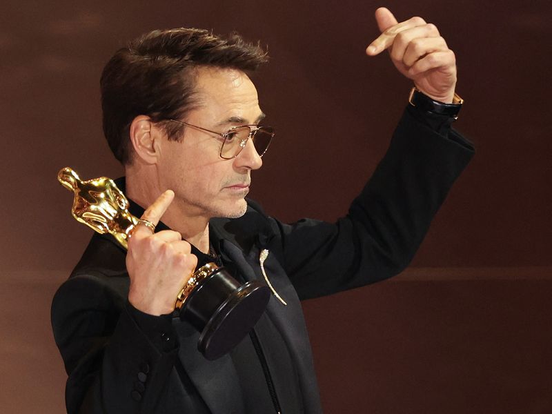 Robert Downey Jr wins his first Oscar