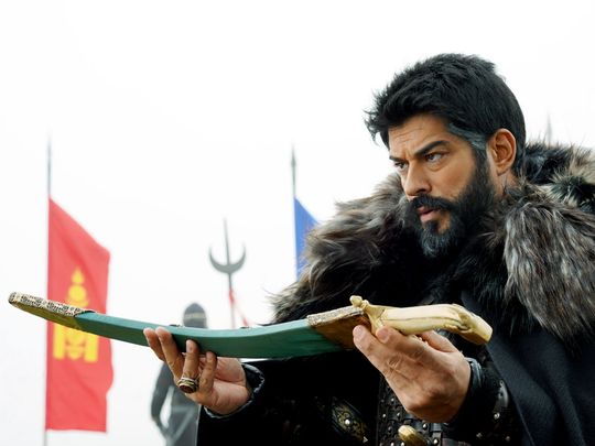 Kuruluş Osman dizisinin yıldızı Burak Özçivit, dövüş sahnelerinin favorim olduğunu söylüyor