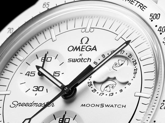 24,890円Snoopy x OMEGA x Swatch BIOCERAMIC  黒