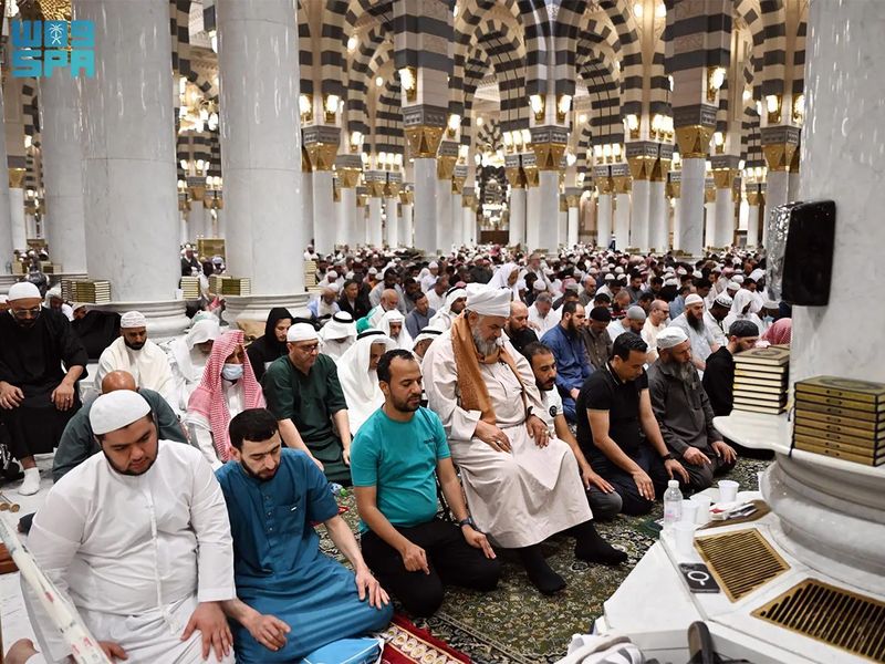 Saudi Arabia: Devotees gather in vast numbers for Ramadan prayers at Prophet's Mosque in Medina