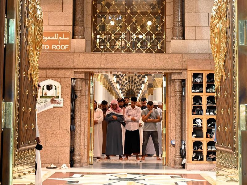 Saudi Arabia: Devotees gather in vast numbers for Ramadan prayers at Prophet's Mosque in Medina