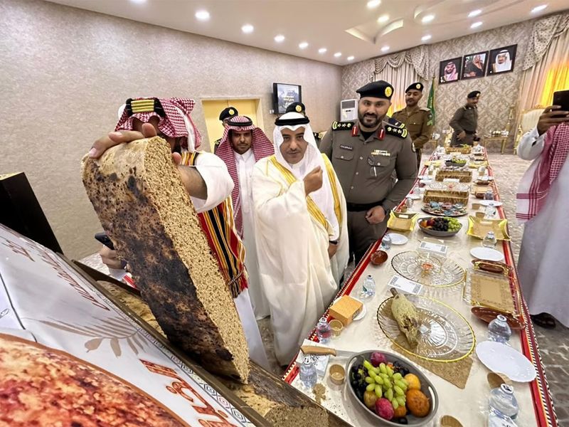 Saudi Arabia: Massive fire bread takes centre state at Al Baha cultural event