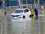 DUBAI / SHARJAH / RAIN / CARS