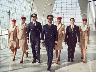 Emirates to hire pilots at higher salaries