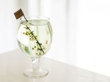 The Bridal Wreath Spiraea is a subtle and fragrant flower tea.
