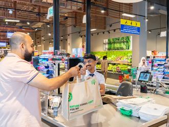Why are Dubai retailers still providing plastic bags?