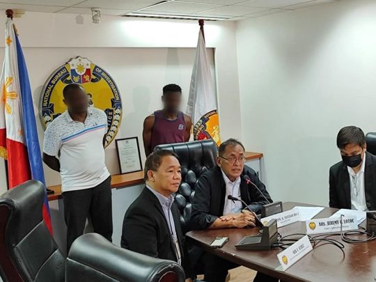 Two suspected scammers presented by the National Bureau of Investigation following their arrest under the Revised Penal Code and the Cybercrime Prevention Act. The suspects allegedly deceive victims into purchasing chemicals to “clean and convert” counterfeit currency into US dollars.