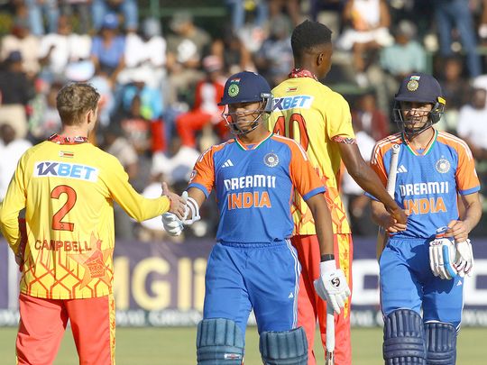 India's Yashasvi Jaiswal (L) leads Shubman Gill (R)