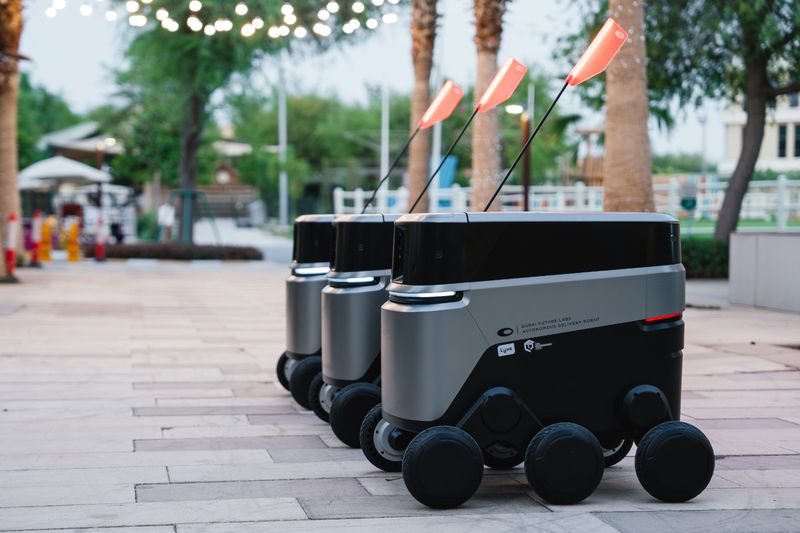 Dubai-delivery-robot (2)-1721904043314