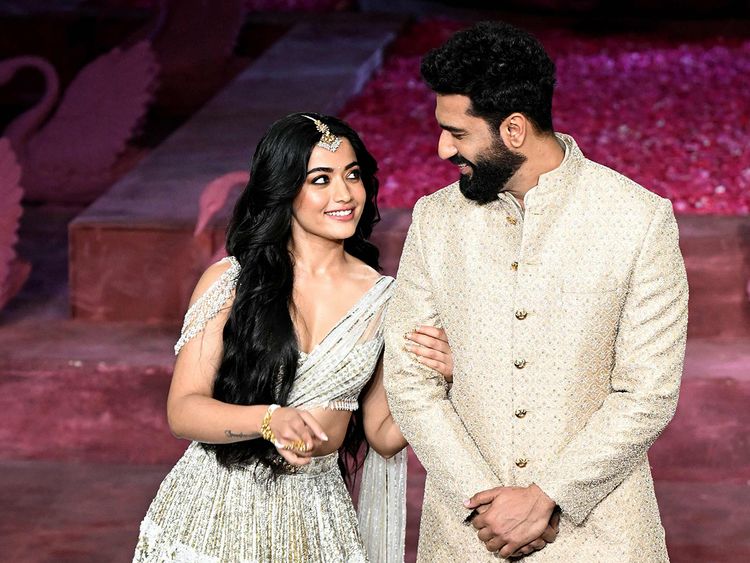 Look: Vicky Kaushal, Rashmika Mandanna dazzle as showstoppers for Falguni  Shane Peacock at ICW 2024 | Hollywood – Gulf News