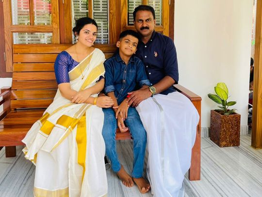 Shyju PV (right), with his wife Vidhya 