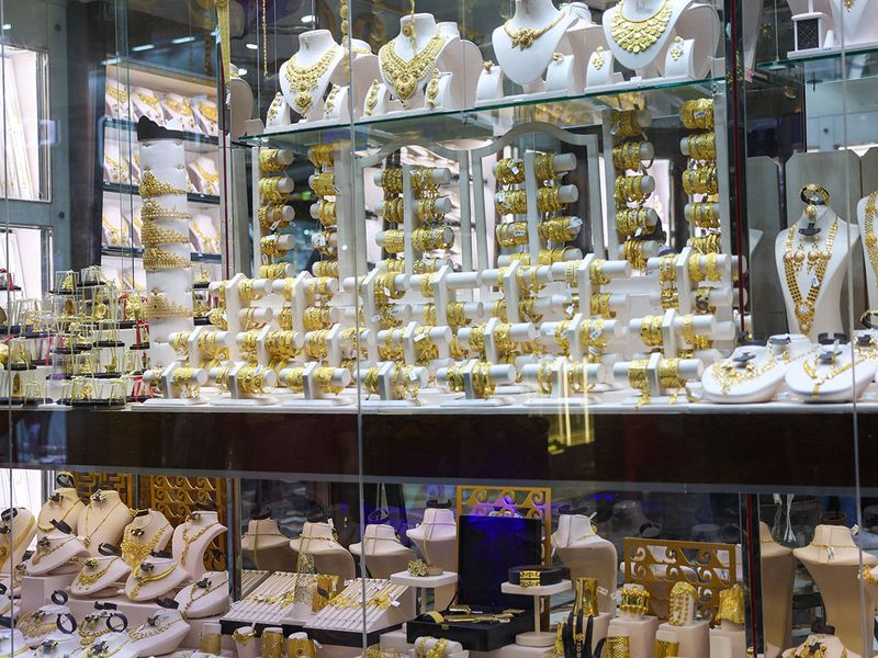 STOCK GOLD SHOPPING / DUBAI