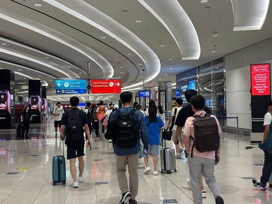 STOCK DUBAI AIRPORT / PASSENGERS