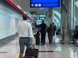 STOCK DUBAI AIRPORT / PASSENGERS