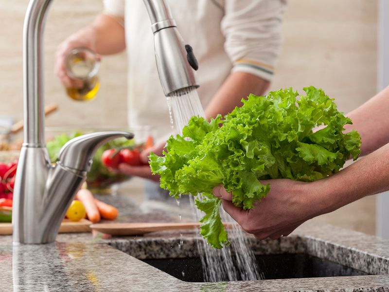 Washing lettuce