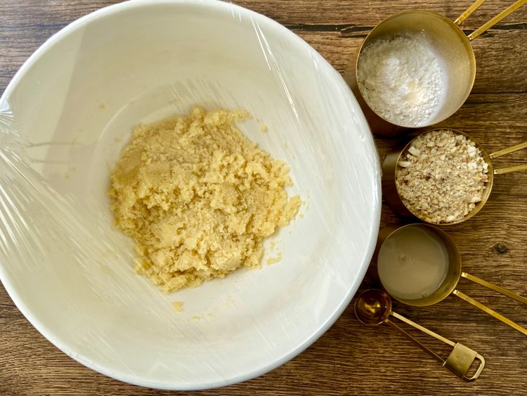 Melt the butter, stir in the semolina and mahlab, cover, and let it rest for at least 12 hours at room temperature.