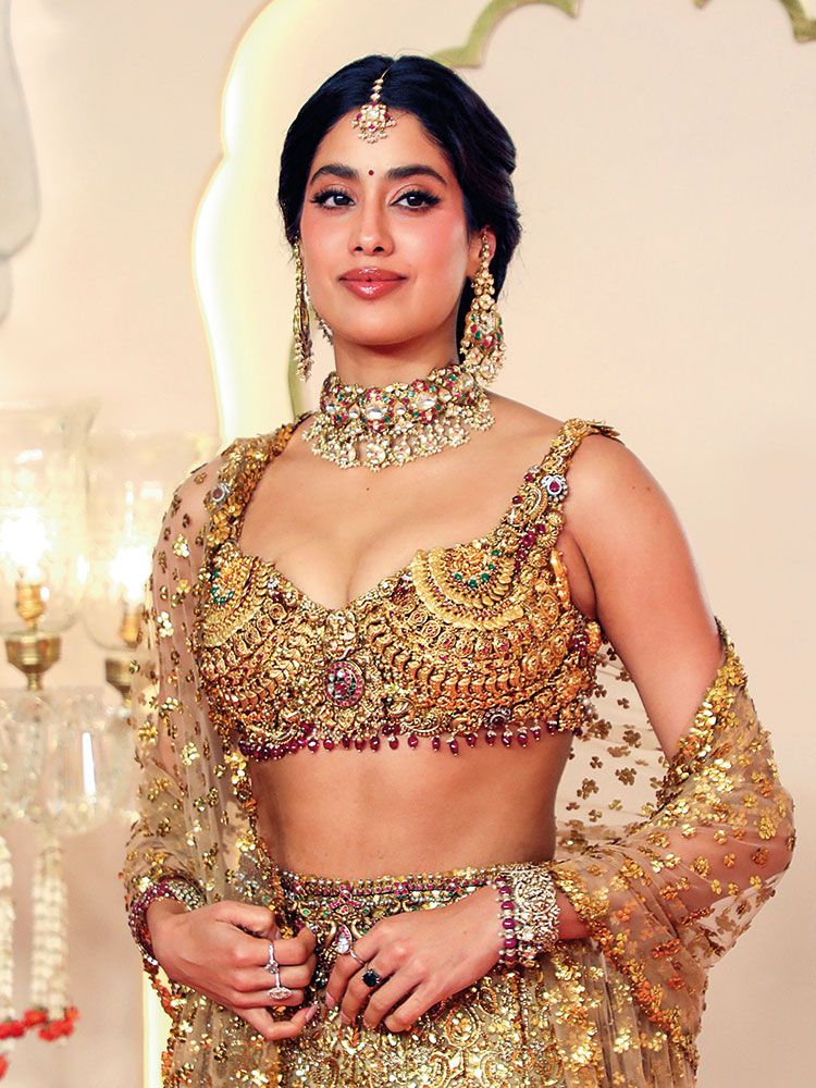 Friday-Oct-2024-Ambani-Wedding-STATEMENT-JEWELLERY_Janhvi-Kapoor-FOR-WEB