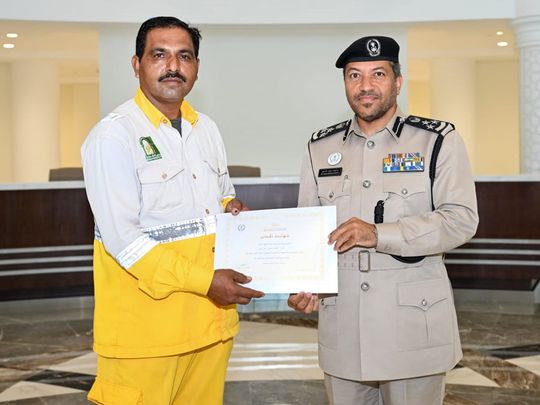 pakistani-worker-honoured-by-police-1729747535902