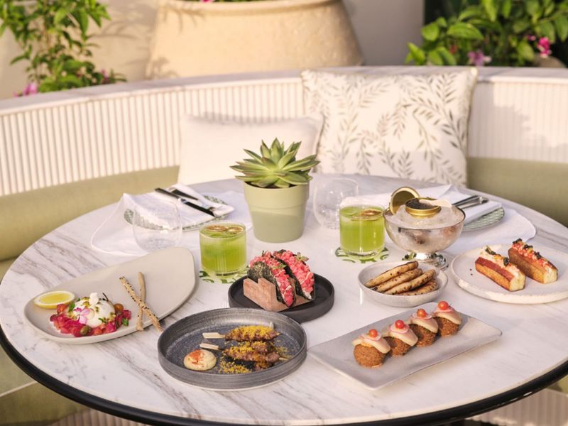 Looking for a quiet place to unwind? Head to Veranda at The Lana, Dorchester Collection.