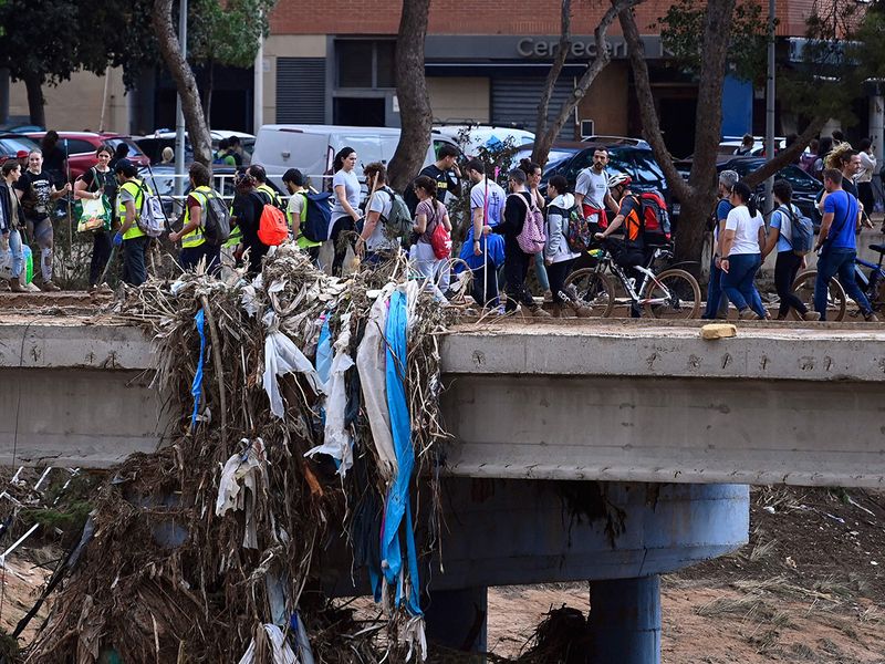 Spain floods - volunteers