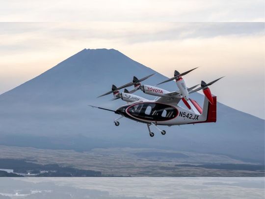 A Joby ‘air taxi’ flies with the majestic Mount Fuji 