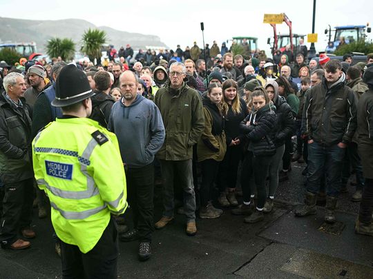 Farmers gather on the Promenade