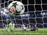 Manchester City's striker Erling Haaland (C) shoots and scores