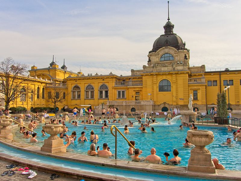 SU_241122_Thrill&Chill Travel_Hungary_Szechenyi thermal bath_web