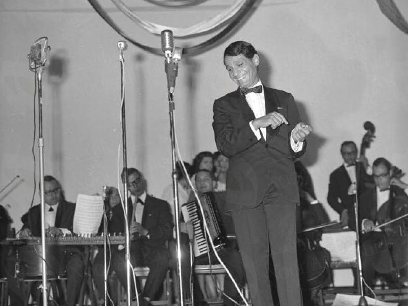 Abdul Halim Hafiz performs for National Day Celebrations. Â© Noor Ali Rashid Archives-1732795351664