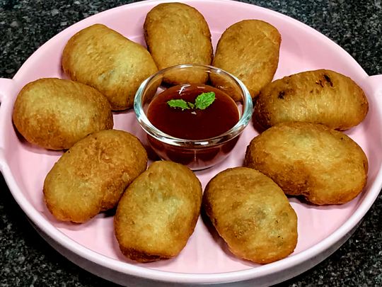 Crispy meat bread rolls