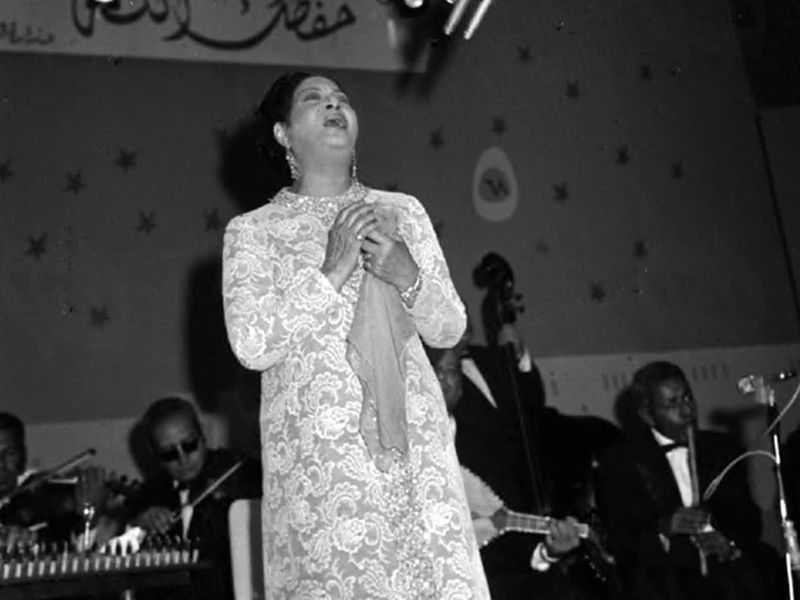 Umm Kulthum performs in Abu Dhabi for National Day Celebrations. Â© Noor Ali Rashid Archives-1732795371544