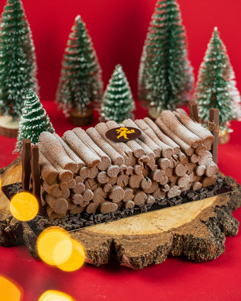 Amorino has launched a new gourmet range of Christmas gelato cakes, perfect for festive celebrations.