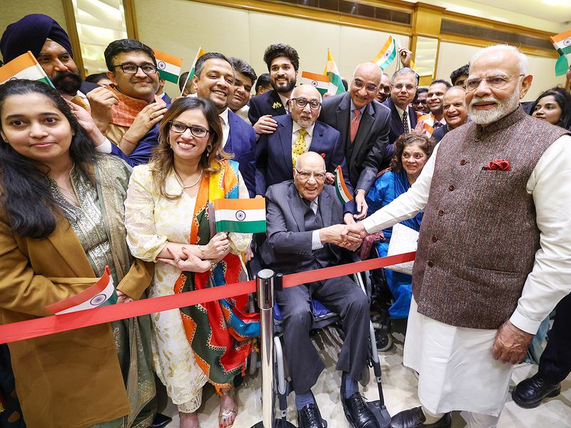 India’s Prime Minister Narendra Modi meets 101-year-old Ex-IFS officer Mangal Sain Handa